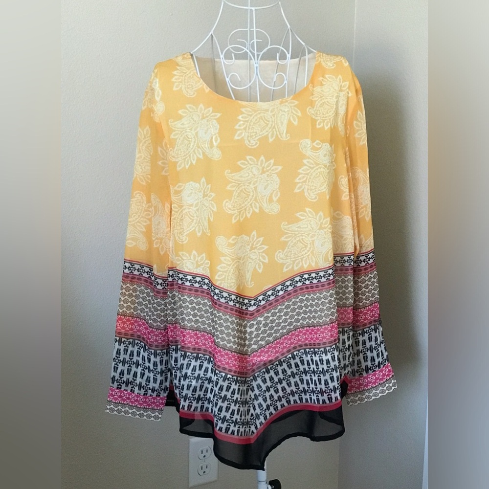 Womens Beautiful lined blouse. Size Large